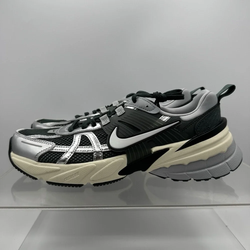 Brand New Nike V2K Run Vintage Green HJ4497-300 Men's Size 9 / Women's Size 10.5